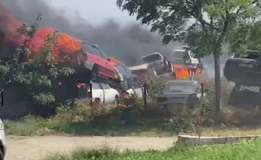 Dhjetëra vetura përfshihen nga zjarri në magjistralen Gjakovë-Prizren