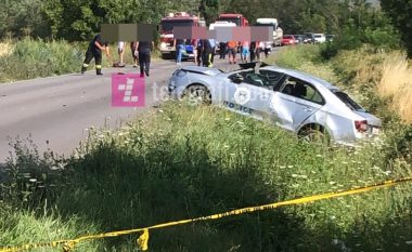 Aksident në magjistralen Pejë-Gjakovë, përfshihet vetura e policisë dhe lëndohen dy persona