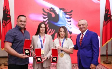 Presidenti i Shqipërisë, Ilir Meta priti xhudistet kosovare dhe i dekoroi me medaljen ‘Nderi i Kombit’
