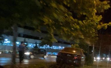 Vetëaksidentohet një veturë në Prishtinë