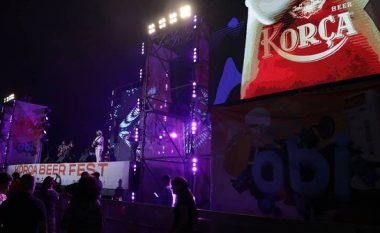 Trazirat gjatë Festës së 'Birrës në Korçë' - kapet 21 vjeçari që hodhi kapsollat në koncertin e Bregoviq