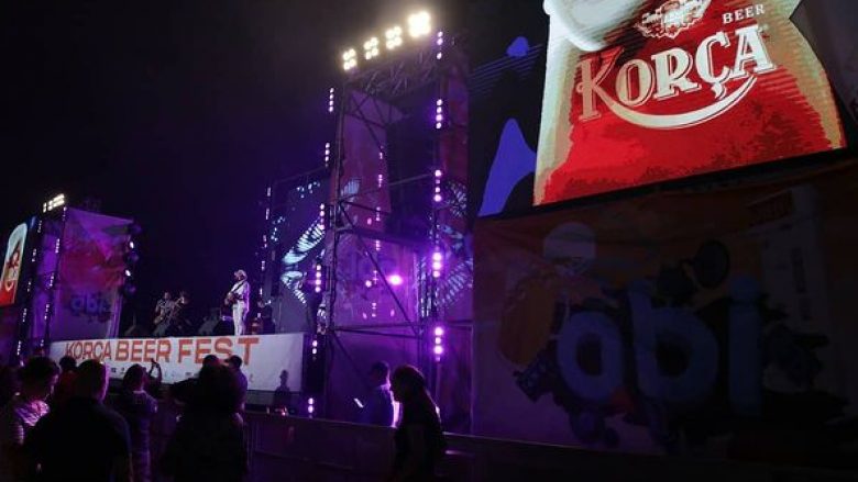 Trazirat gjatë Festës së ‘Birrës në Korçë’ – kapet 21 vjeçari që hodhi kapsollat në koncertin e Bregoviq