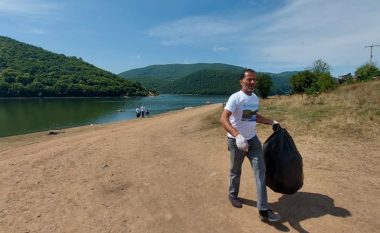 Largohen rreth 400 thasë me mbeturina nga liqeni i Batllavës