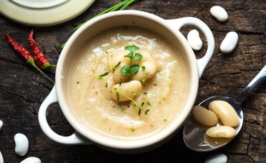 Supë kremoze pa yndyrë me fasule të bardhë