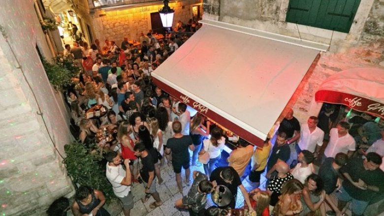 Kafeneja e famshme në Split të Kroacisë ka mbyllur dyert pas 53 vitesh funksionimi – bëhet e ditur edhe arsyeja