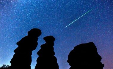 Fotografitë spektakolare tregojnë reshje meteorësh