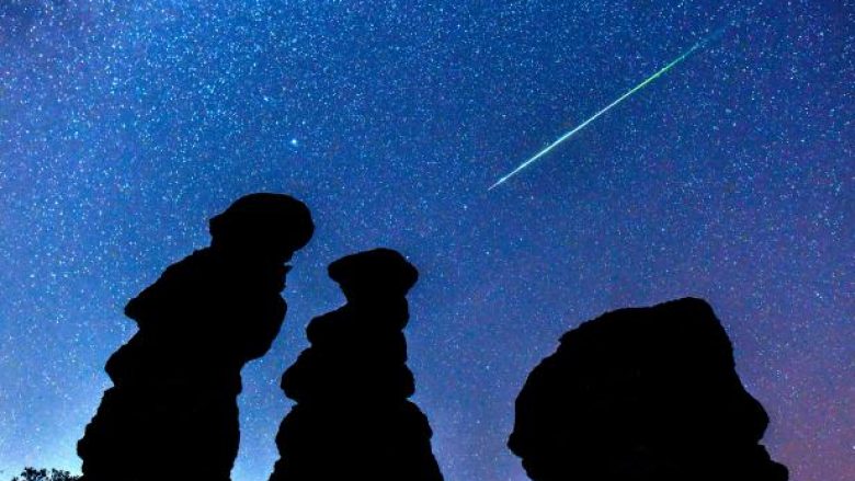 Fotografitë spektakolare tregojnë reshje meteorësh