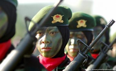 Ushtria heq testet për virgjërinë në Indonezi