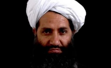 Udhëheqësi suprem i talebanëve arrin në Afganistan – rrallëherë është parë në publik prej vitit 2000