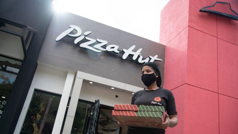 Pizza Hut po krijon një platformë që do t’ju rekomandojë ushqim bazuar në motin tuaj lokal