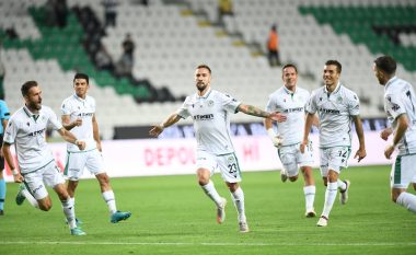 Të varur në fushë nga futbollistët shqiptarë, klubi turk shkruan në gjuhen shqipe në faqen zyrtare