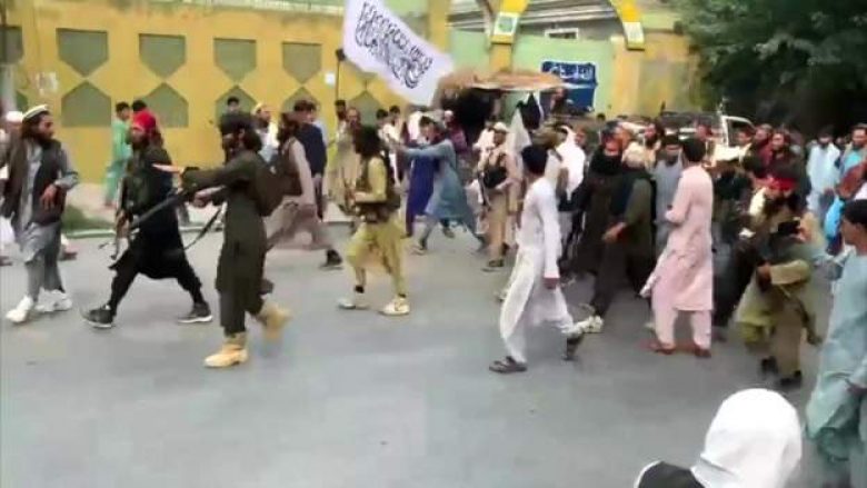 Talebanët kanë filluar të hyjnë edhe në kryeqytetin e Afganistanit, Kabul