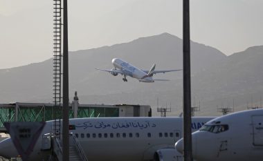 Lajmi se është rrëmbyer një aeroplan evakuimi në Kabul krijoi konfuzion gjithandej – por çfarë ndodhi në të vërtetë?