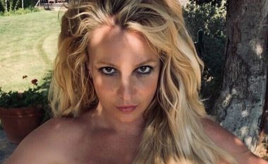 Britney sqaron arsyen e publikimit të fotografive ku shfaqej e zhveshur në pjesën e sipërme