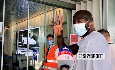 "Së shpejti do ju dërgojë një mesazh tifozëve të Interit" - Lukaku niset për në Londër, ka kompletuar pjesën e parë të testeve mjekësore