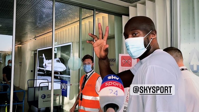 “Së shpejti do ju dërgojë një mesazh tifozëve të Interit” – Lukaku niset për në Londër, ka kompletuar pjesën e parë të testeve mjekësore