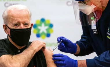 SHBA-ja ka vaksinuar gjysmën e popullsisë kundër COVID-19, gati tetë muaj pasi u miratua vaksina e parë për përdorim emergjent