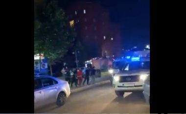 Tre persona të plagosur nga të shtënat me armë zjarri në Prishtinë