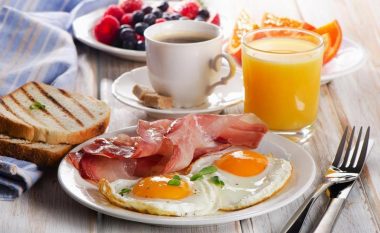 Ngrënia e këtij ushqimi për mëngjes mund të ndihmojë në kthimin e humbjes së muskujve me kalimin e moshës