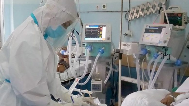 Personat e pavaksinuar që janë infektuar me COVID-19, po trajtohen me respirator në Izrael