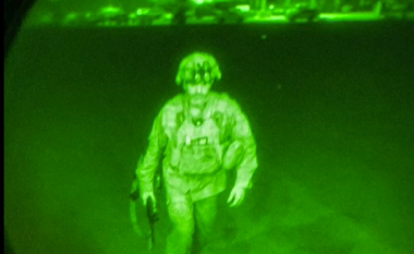 Imazhi i ushtarit të fundit amerikan që u largua nga Afganistani