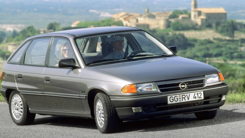 Tri dekada Opel Astra: Pesë gjenerata të suksesshme