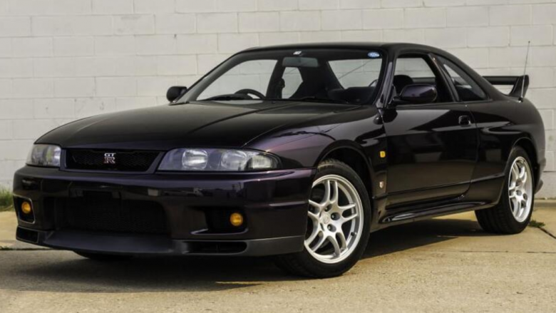 Nissan Skyline R33 GT-R u shit për 235 mijë dollarë