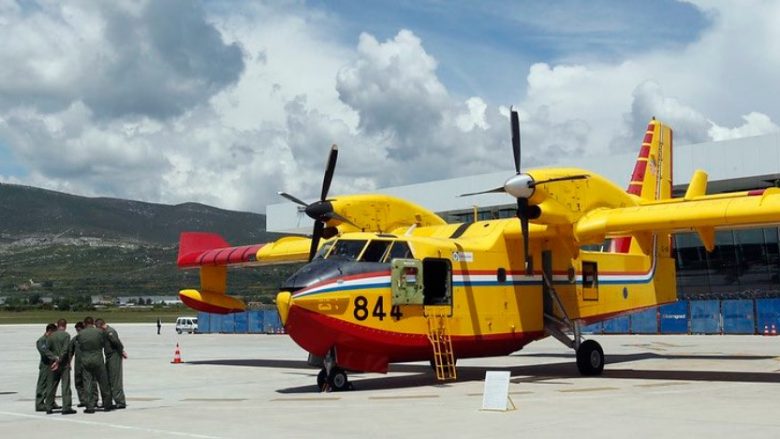 Zjarret, BE dërgon 2 helikopterë drejt Shqipërisë