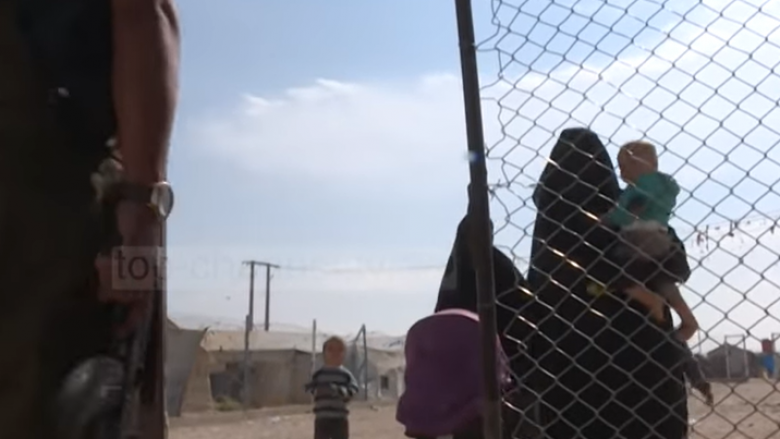 Shqiptarja që në emër të ISIS pengon gratë të kthehen në vendin e tyre