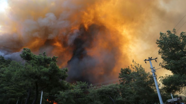 Zyrtarët në Turqi njoftojnë se 100 vatra të zjarreve janë vënë nën kontroll