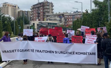 QIKA kritikon pjesëmarrjen e Haxhiut në protestën e grave: Ministrja nuk ka vend aty