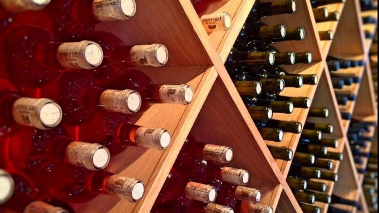 100 shishe të verës për secilin banor që mbushë 100 vjeç në kantonin zviceran