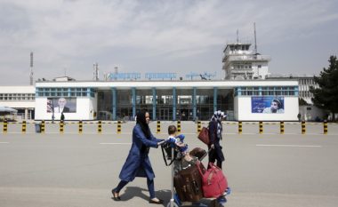 Mbyllet aeroporti në Kabul – askush nuk do të mund të hyjë për 48 orë