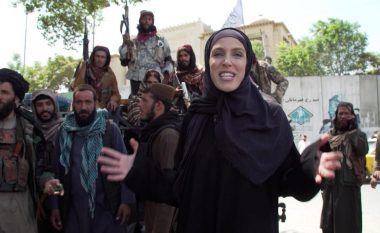Gazetarja e CNN-it largohet së bashku me 300 afganë nga Kabuli: Nuk jam sy patrembur, frikësohesha çdo ditë