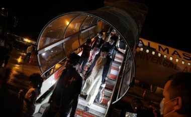 Mbërrijnë edhe dy aeroplanë me 154 afganë në Tiranë