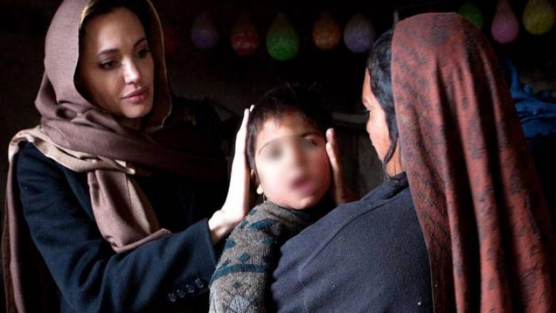 Çeli Instagram për ndërgjegjësimin e situatës në Afganistan – Agelina Jolie thyen rekordin duke arritur miliona ndjekës në pak kohë