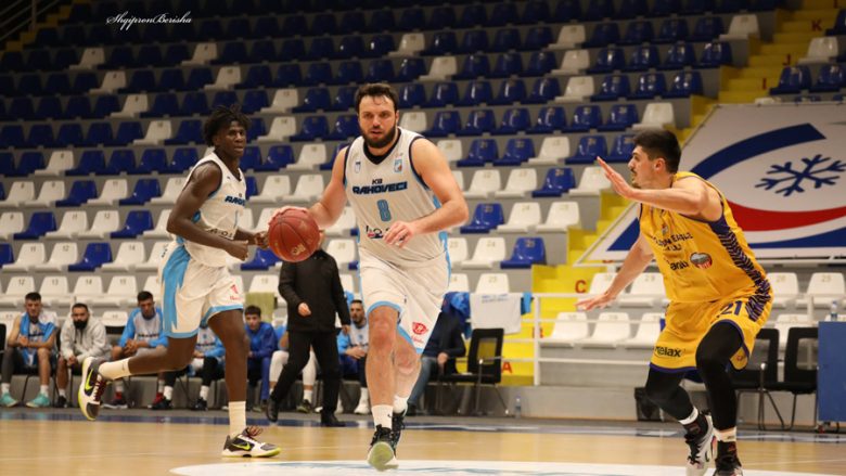 Shtyhet afati kalimtar në basketboll