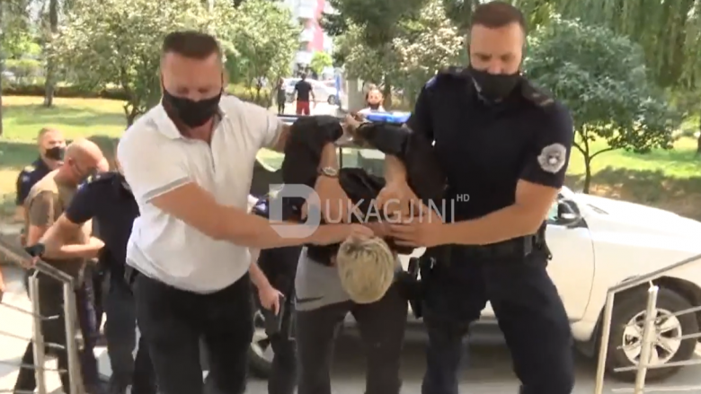 Pamje: Arrestimi i Dardan Krivaqes, i dyshuar për vrasjen e 18-vjeçares në Ferizaj