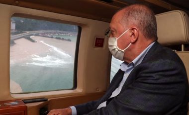 Rritet në 55 numri i viktimave në Turqi – Erdogan viziton vendet e përmbytura nga shiu