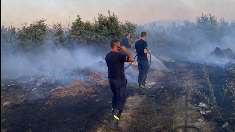Me ndihmën e zjarrëfikësve dhe policisë shuhet zjarri në fshatin Nec të Gjakovës