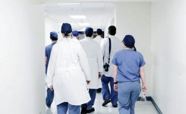 Largimi i mjekëve e sakaton shëndetësinë kosovare