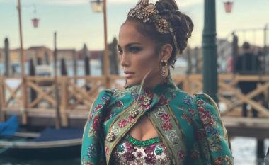 Jennifer Lopez mori gjithë vëmendjen në spektaklin e modës së e Dolce & Gabbana