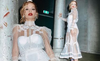 Rita Ora shfaq fizikun e saj në fustan transparent, ndërsa duket mahnitëse në çerekfinalen e “The Voice Australia”