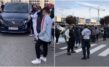 Një veturë e parkuar dhe qindra tifozë prisnin të entuziazmuar për Messin – aeroporti francez i zhgënjen ata