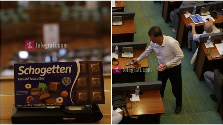 Deputeti i LVV-së feston ditëlindjen, shpërndan çokollata në Kuvend
