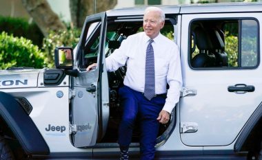 Vrapimi në moshën 78-vjeçare dhe vozitja e një veture elektrike – Joe Biden bëhet viral në rrjetet sociale