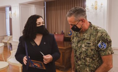 Admirali i NATO-s falënderon Kosovën për strehimin e refugjatëve afganë