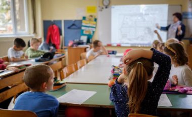 Drejtori rajonal i OBSH-së për Evropë: Të hapen shkollat, fëmijët kanë vuajtur shumë gjatë 20 muajve të fundit