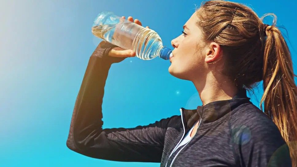Reasons why you should not drink water while standing Daily News
