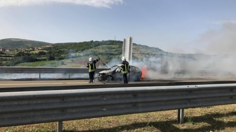 ​Ia vuri zjarrin veturës së familjes së vet, arrestohet